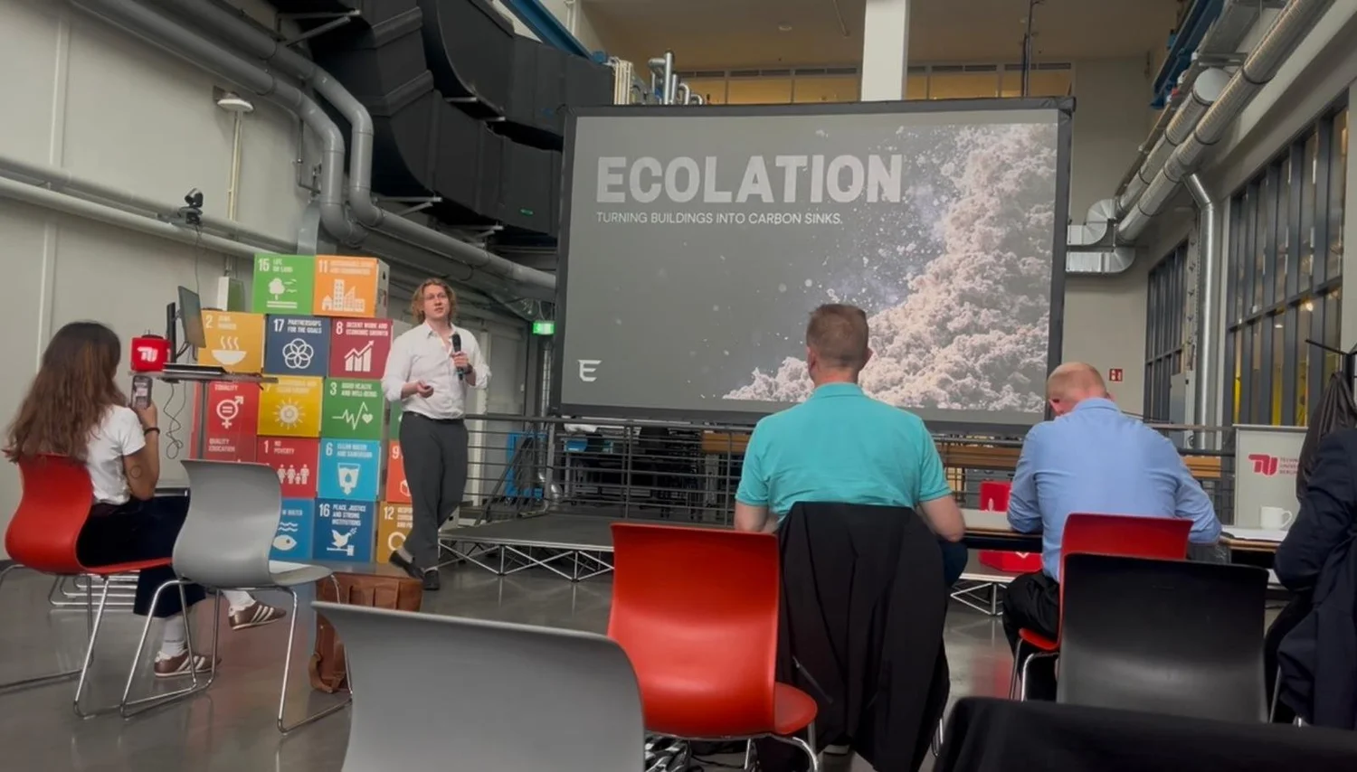 Dominik Thiel presenting Ecolation at the From Lab to Market Challenge